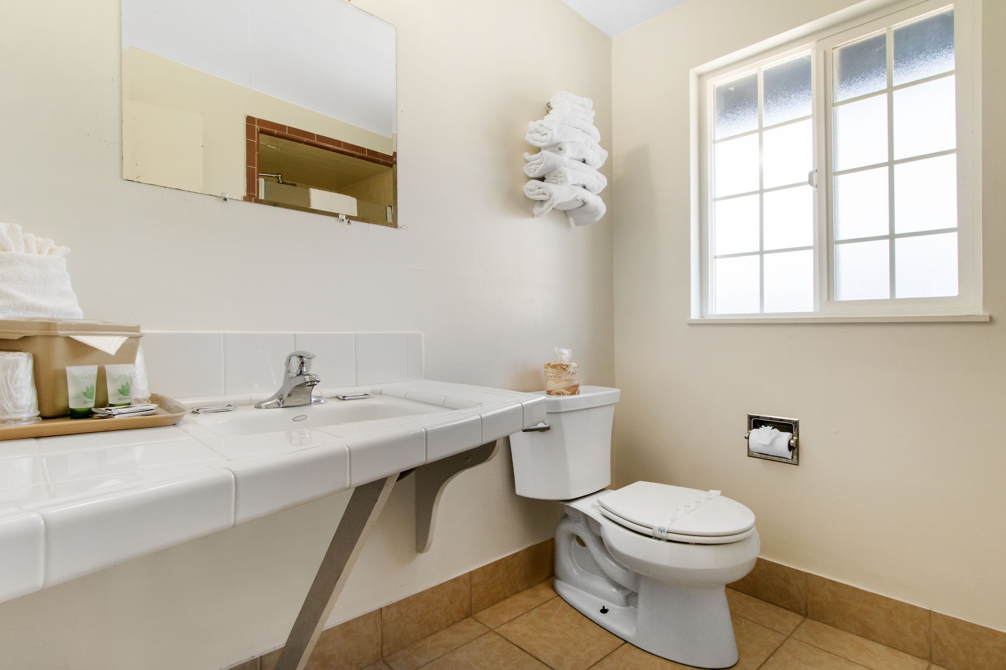غرفة بسرير كينج بجاكوزي، Town House Motel - Historic Old Town Eureka 5/6