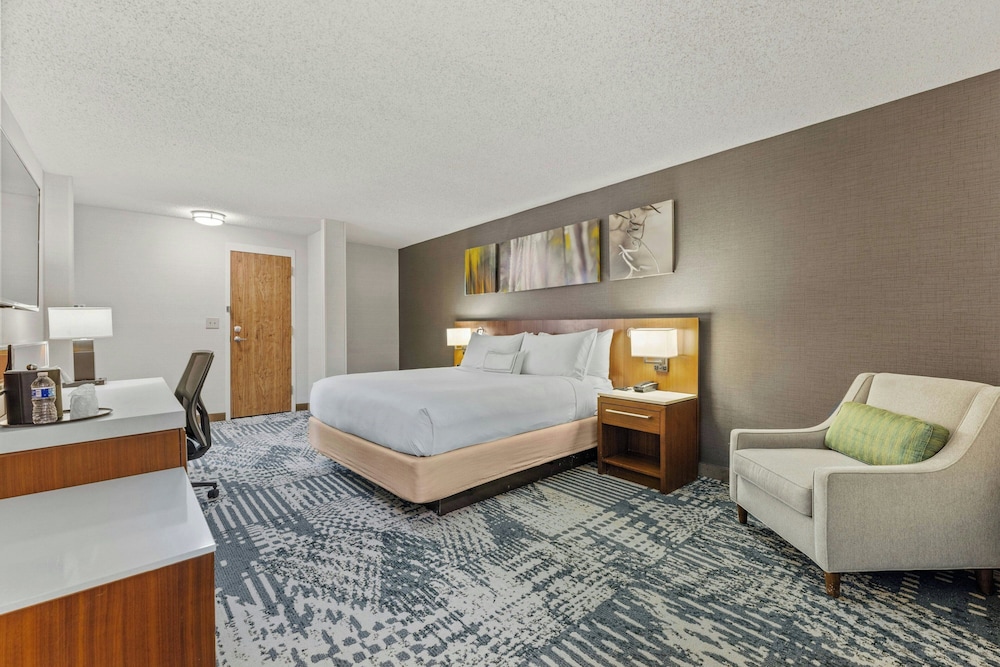 Room at Delta Hotels by Marriott Racine, MOUNT PLEASANT - WI