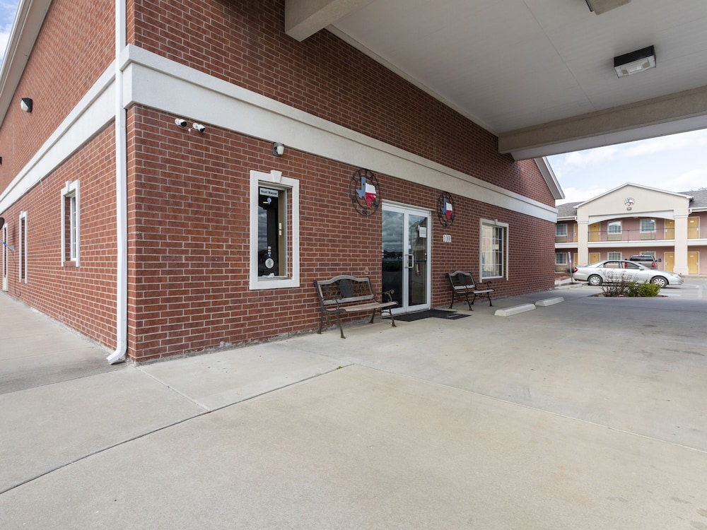 OYO Hotel Valley View TX, I-35 21/32