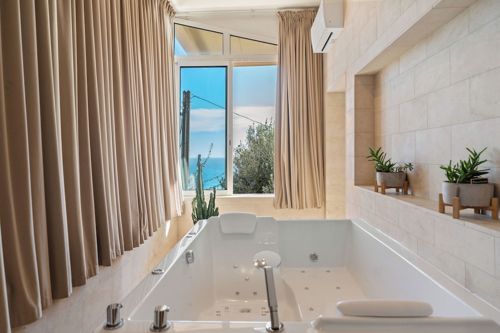Hotel Le Roquebrune 50/50