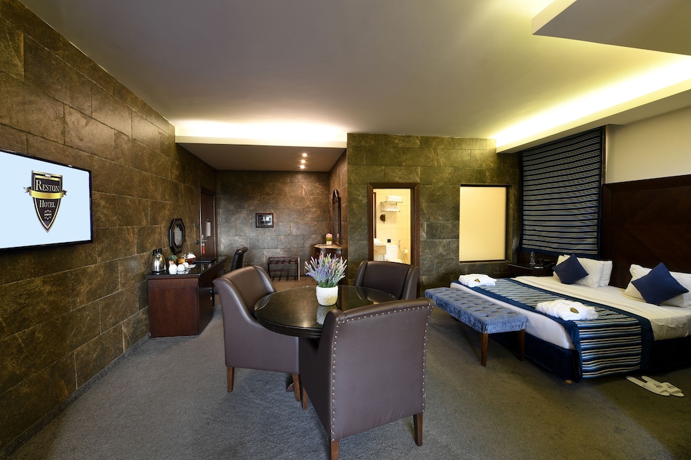 Reston Hotel, Jounieh 29/35