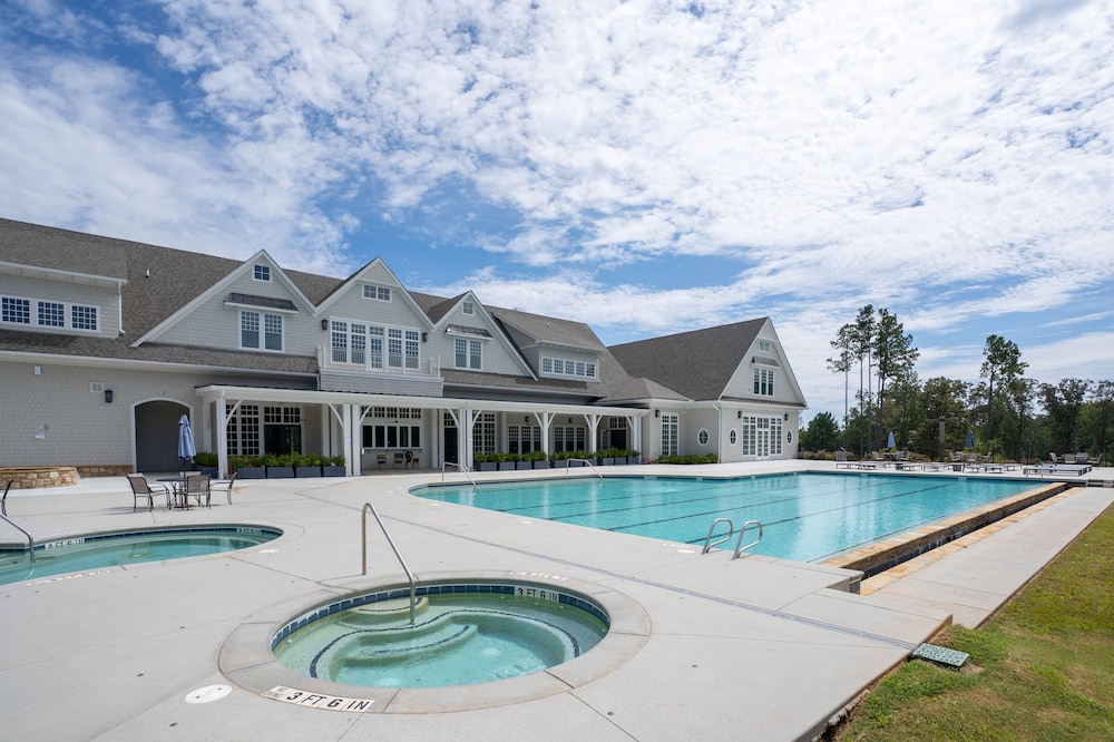 Foxhall Resort 49/50