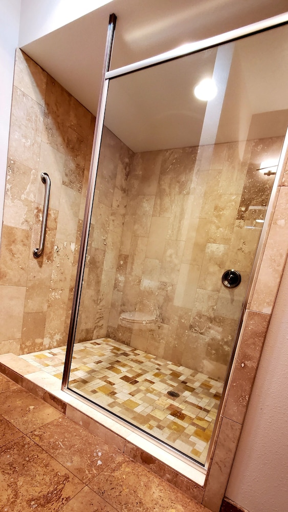 Best Western Plus Northwoods Inn 34/80