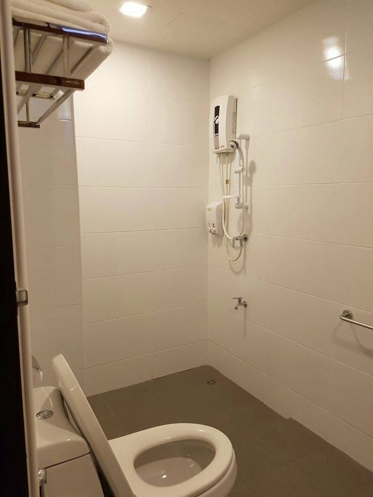 Chorlada Lanna Hotel 47/48