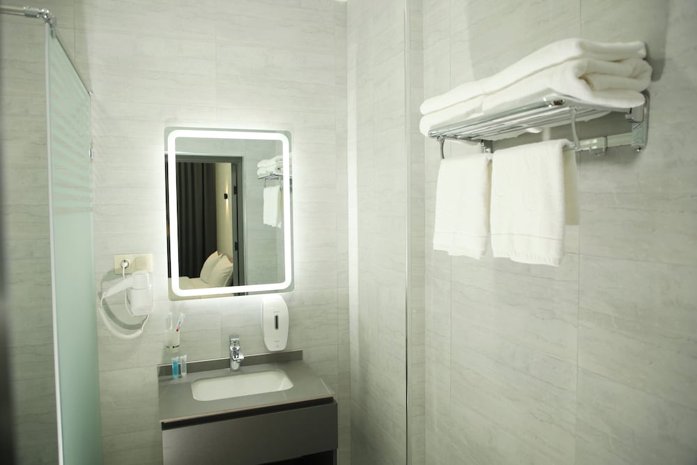 Parklane Hotel 42/44