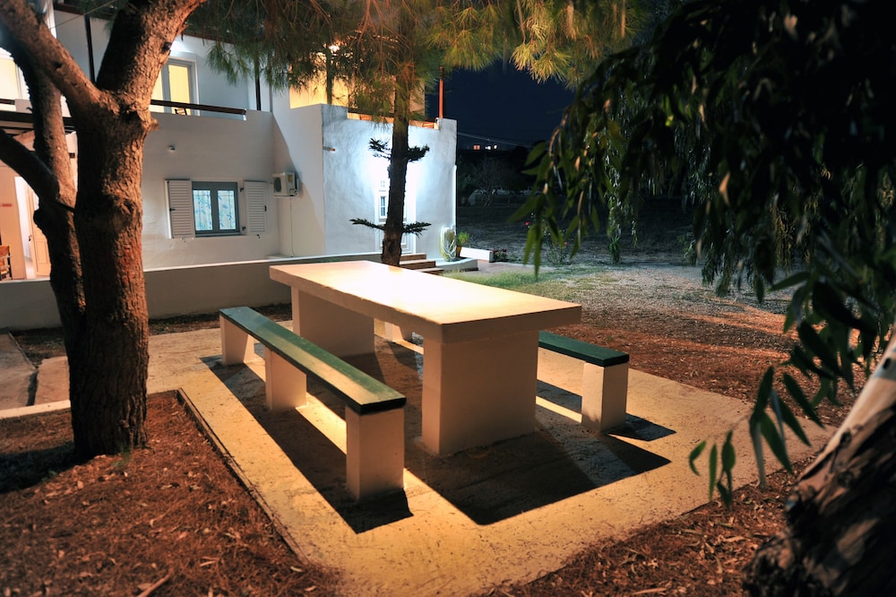 Tsakanos Studios 44/50