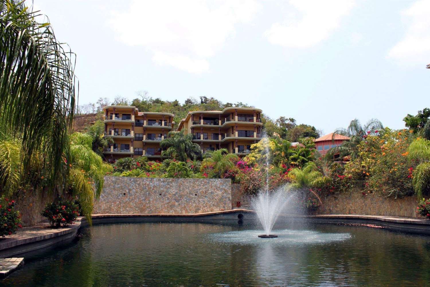 Clarion Suites Roatan at Pineapple Villas 35/46