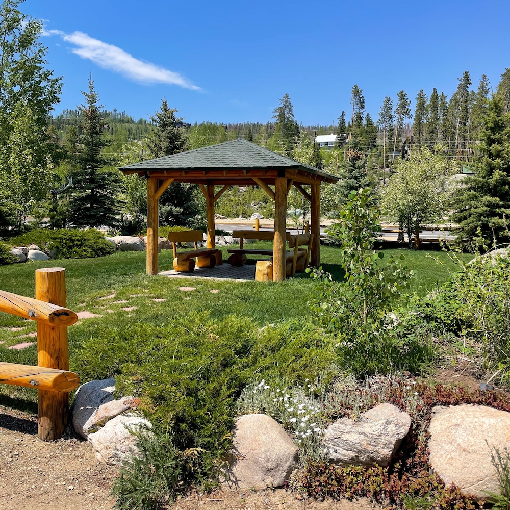Spirit Lake Lodge and Snowmobile Rentals 60/63