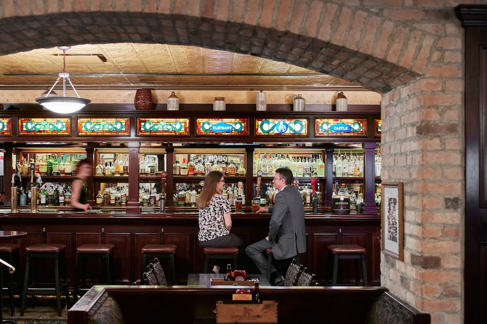 Central Loop Hotel 44/54