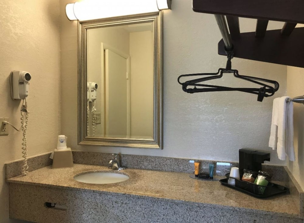 Americas Best Value Inn Mount Vernon 11/20