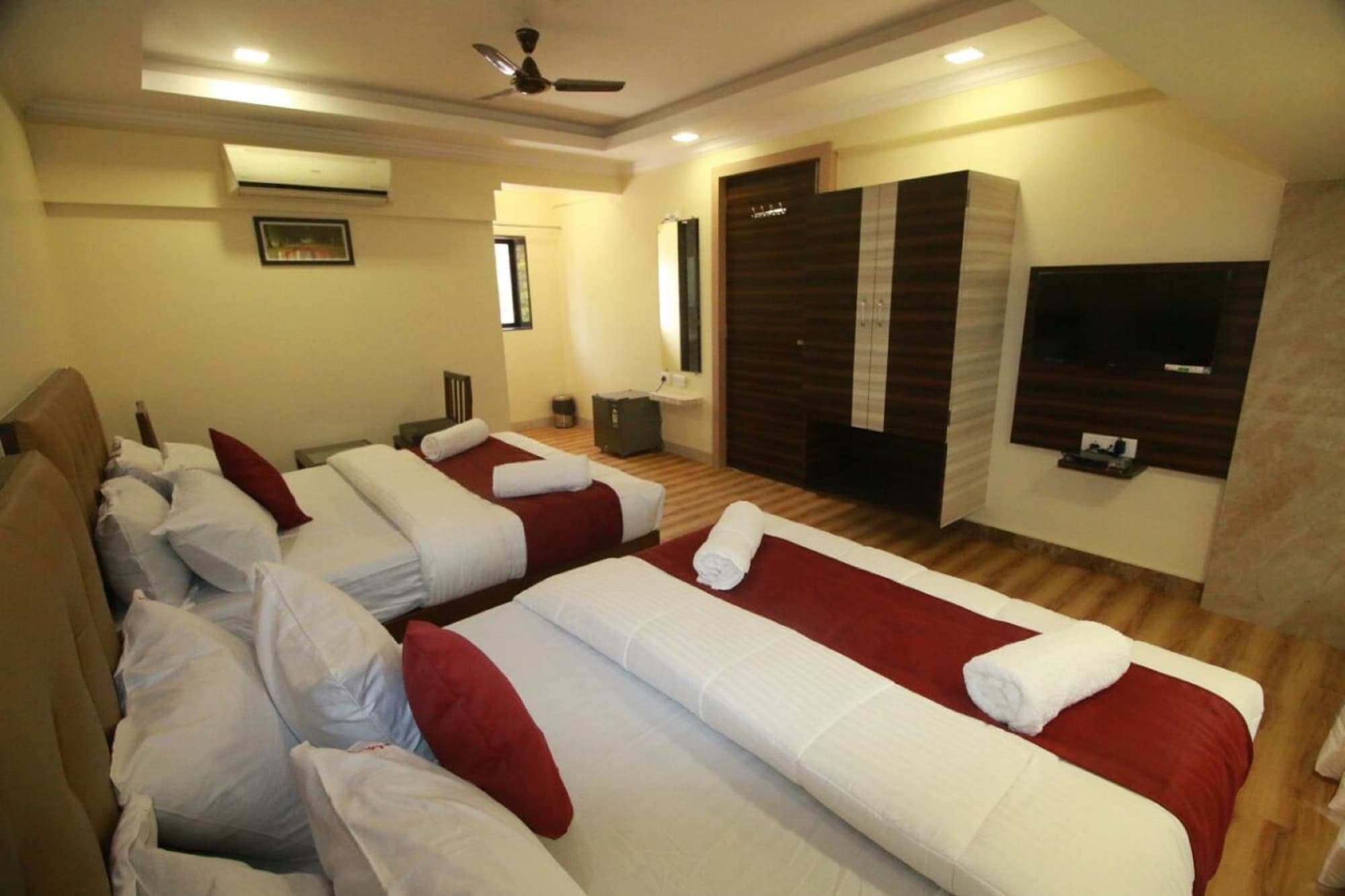 DELUXE, DOUBLE BED