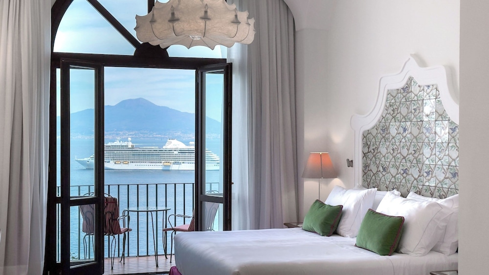 Signature, Suite, King Bed, Sofa, Grand Hotel Europa Palace 4/8