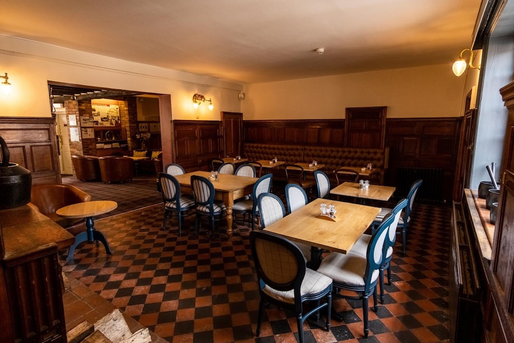 Donington Park Farmhouse Hotel 40/48