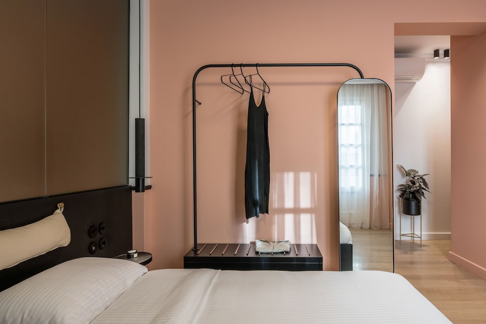 72 AD Suites 31/57