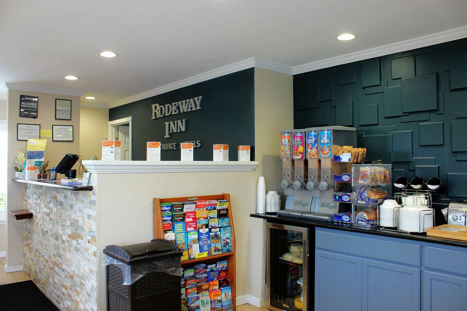 Rodeway Inn Near University-Gateway to Yosemite 7/32