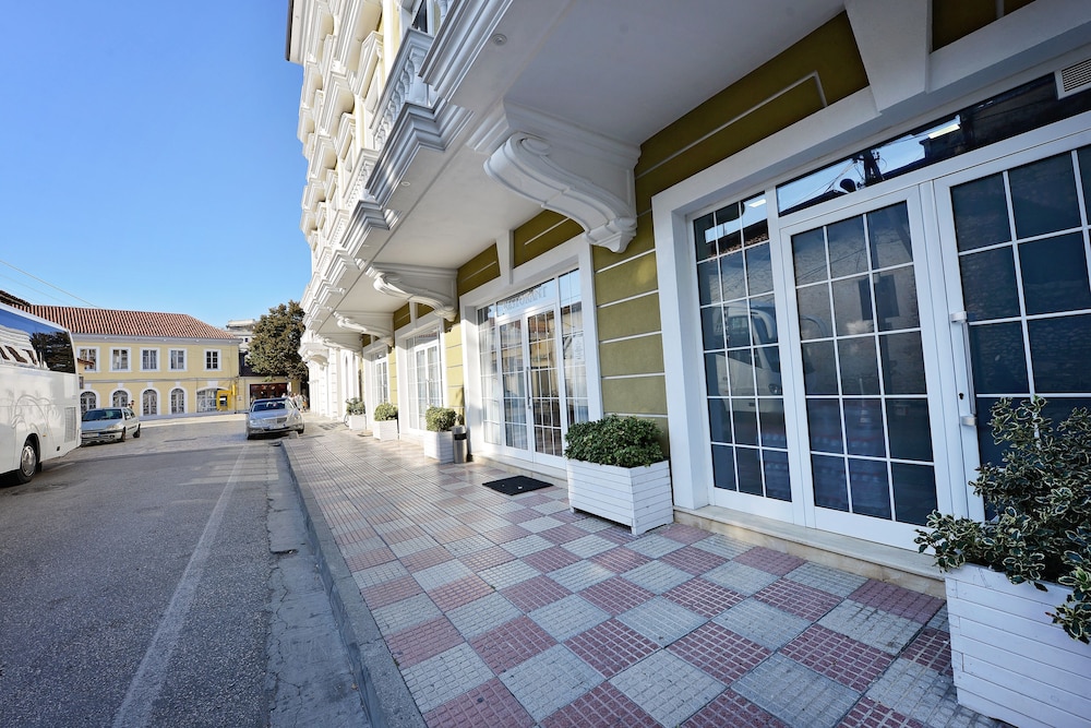 Alis Hotel 48/54