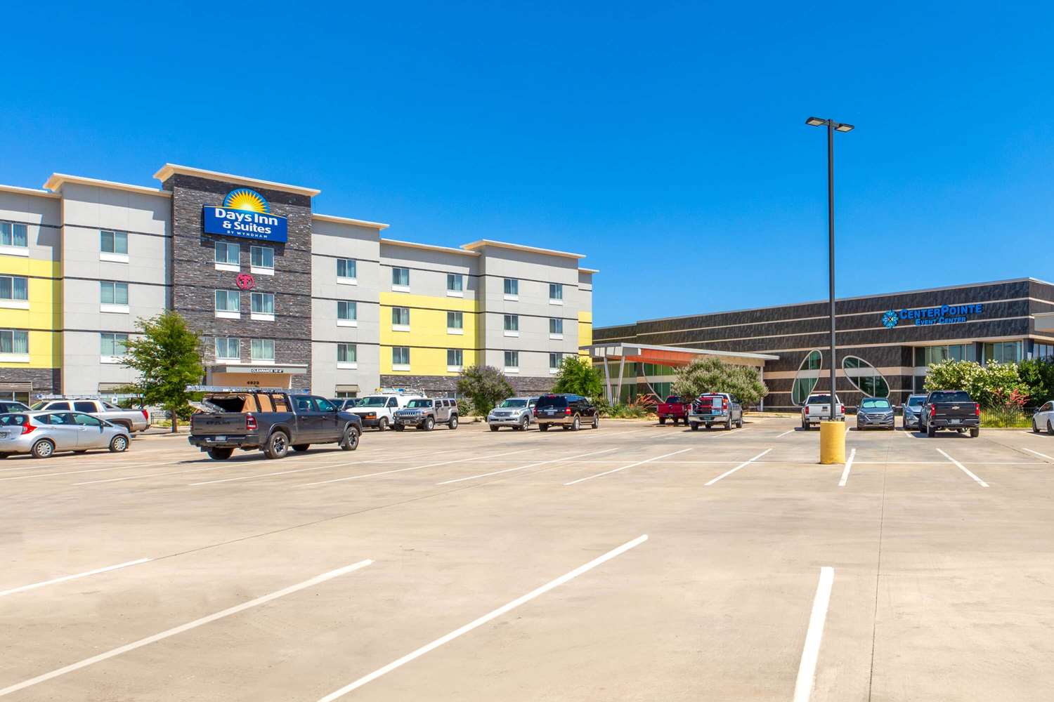 Days Inn & Suites by Wyndham Lubbock Medical Center 46/54