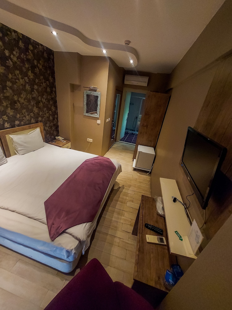 Udi Hotel 11/47