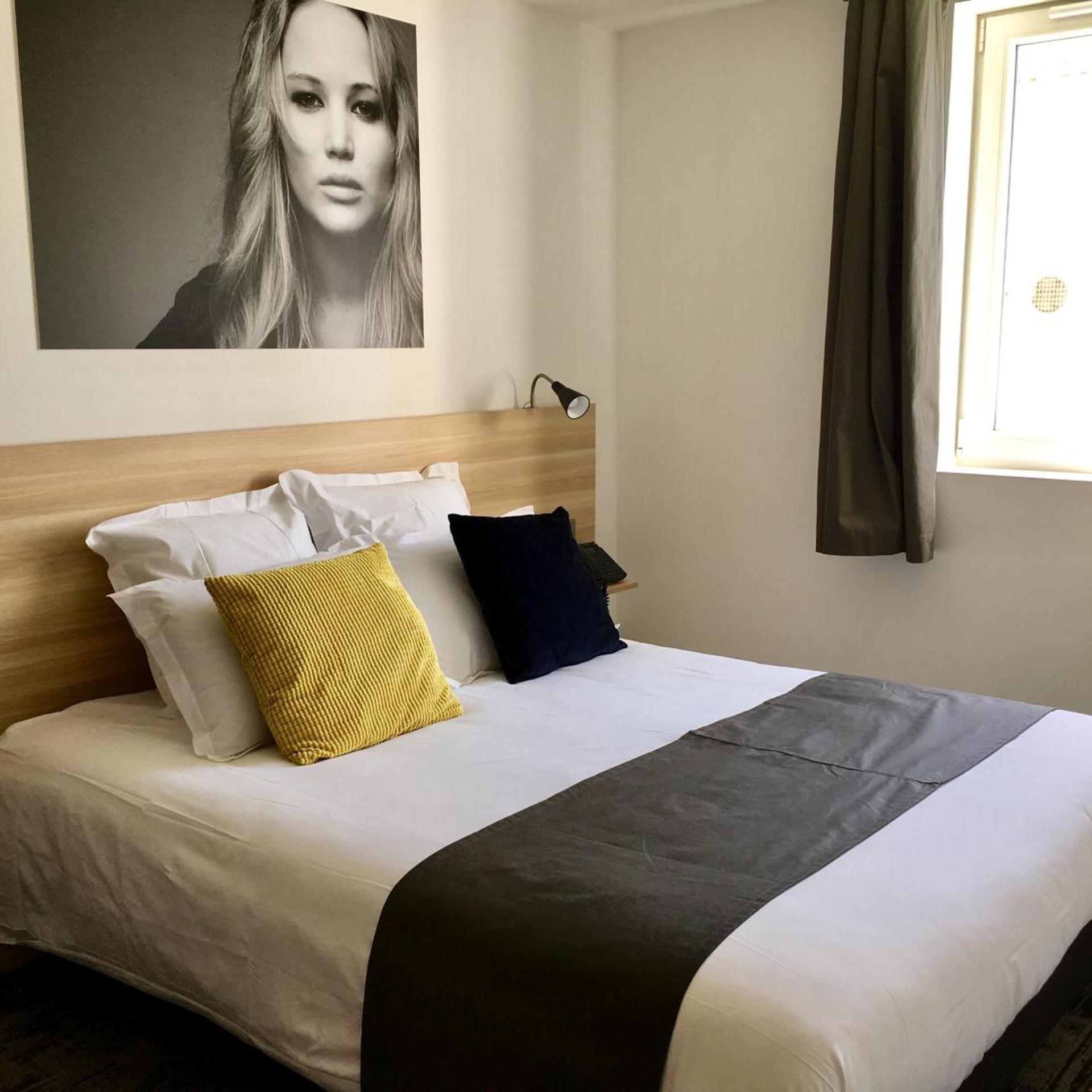 Room, Double Bed, Brit Hotel Confort Martigues 3/7