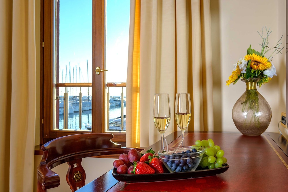 Hotel Nautica 52/72