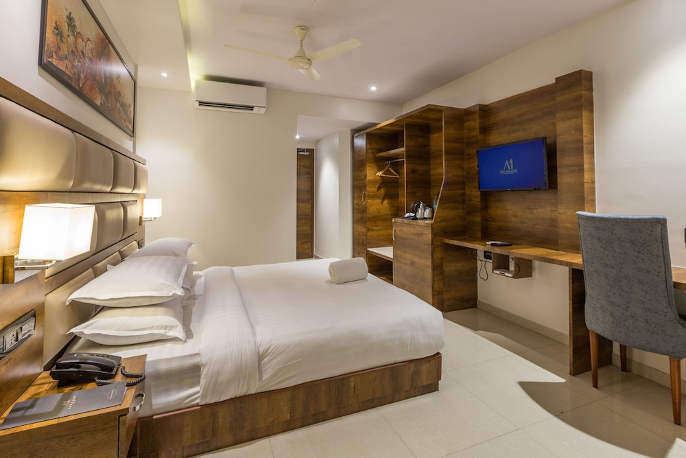AURA ONE HOTEL 33/45