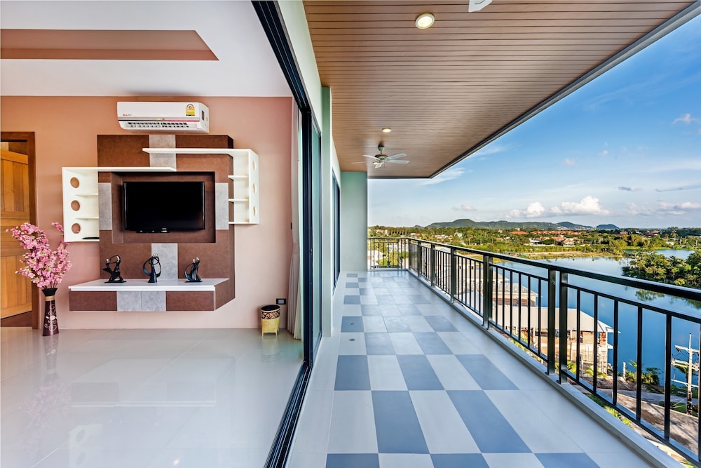 Chalong Miracle Lakeview Resort & Spa 77/100