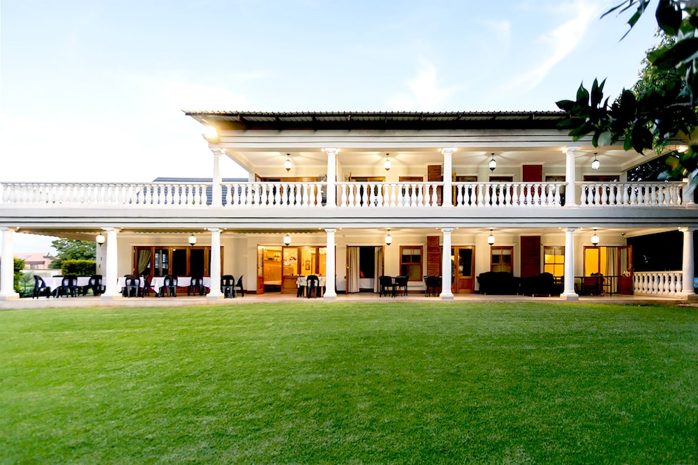 OR Tambo Guest House 2/49