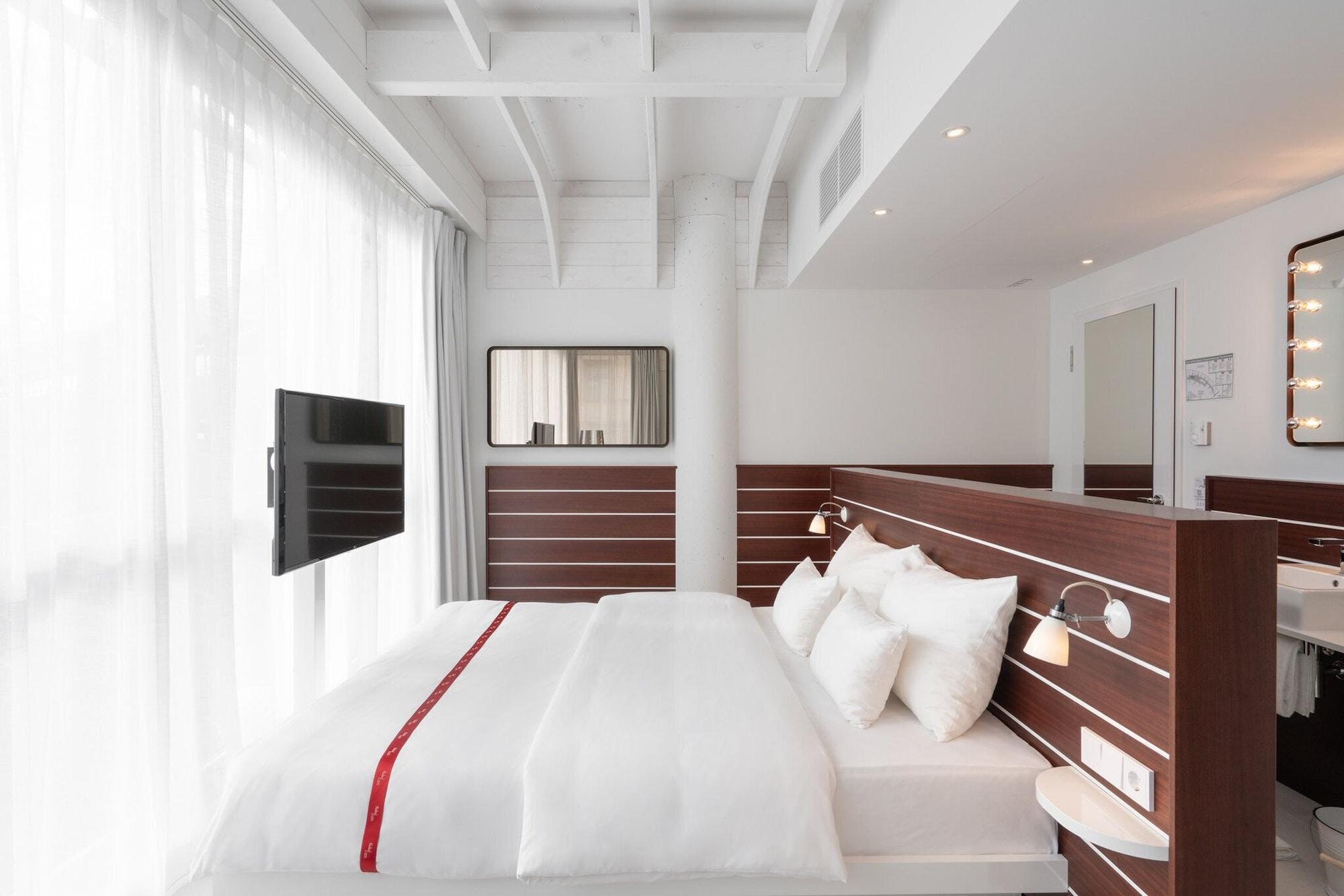 لوفت بسرير كوين بإطلالة على القناة، Ruby Lotti Hotel Hamburg 2/5