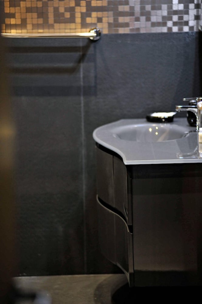 Ariston Suite 19/69
