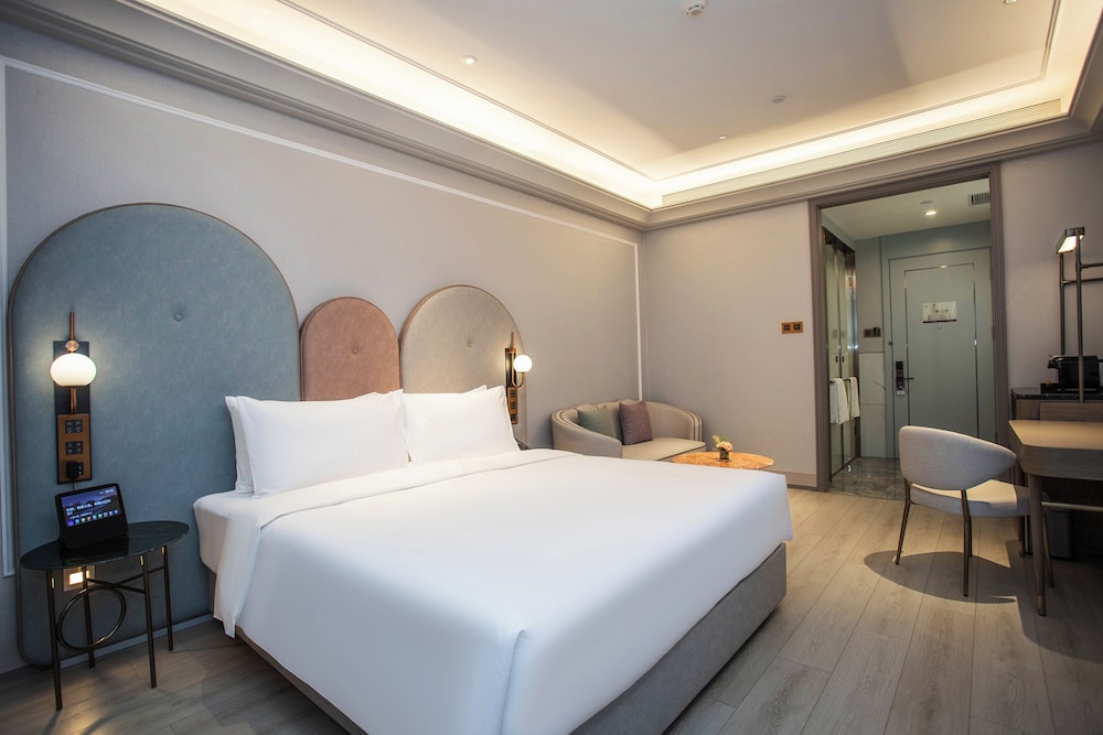 Mercure Changchun Ziyou Road Dahua 15/29