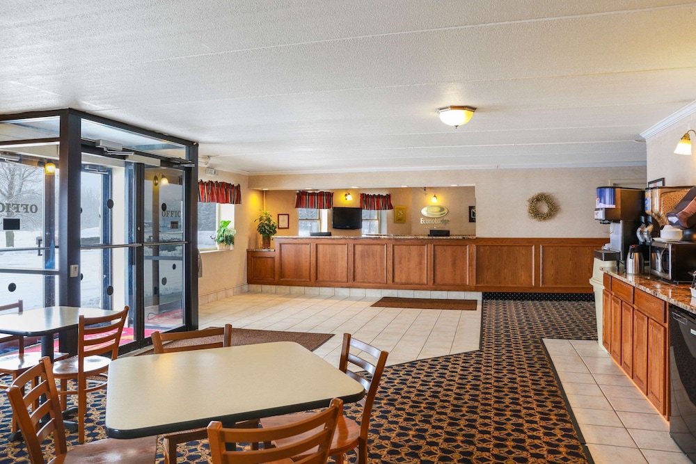 Econo Lodge Darien Lakes 7/46