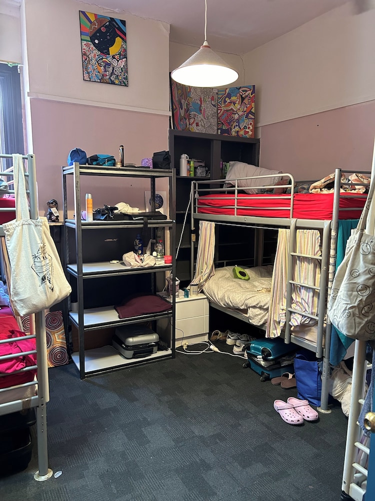 The Shiralee - Hostel 26/57