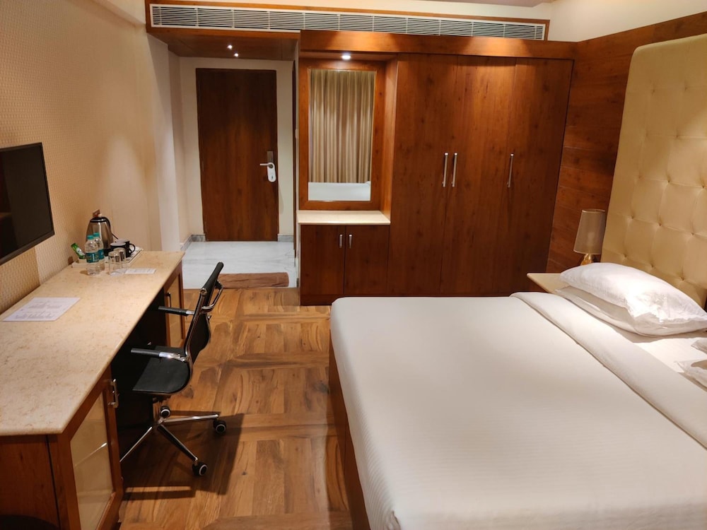 White Lotus Hotel 5/32