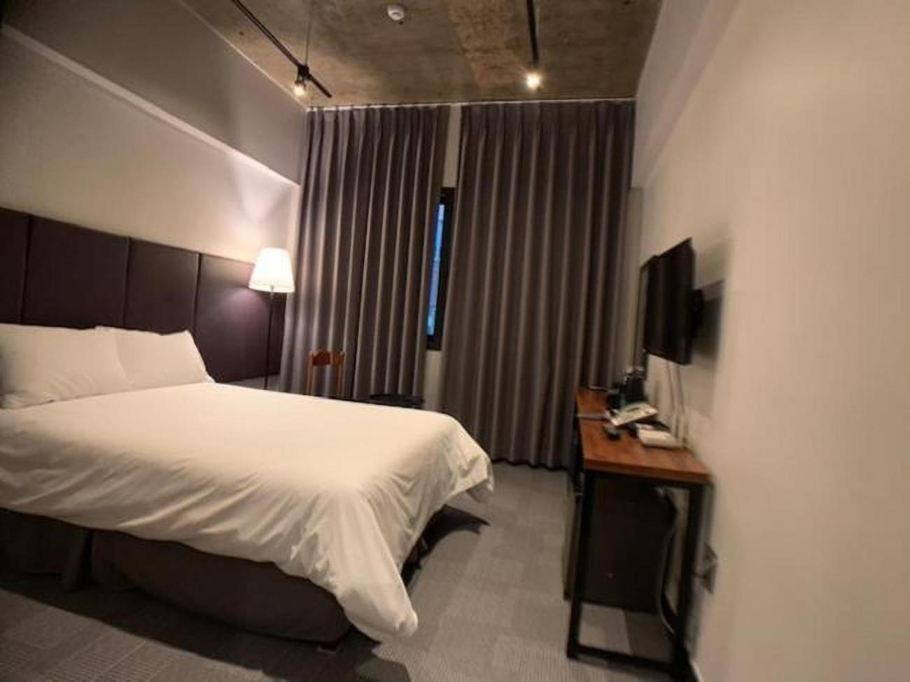 STANDARD, DOUBLE BED