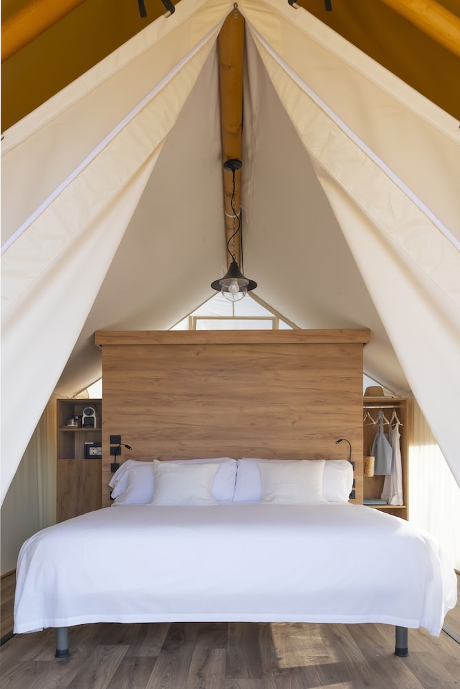 wecamp Cadaques 12/44