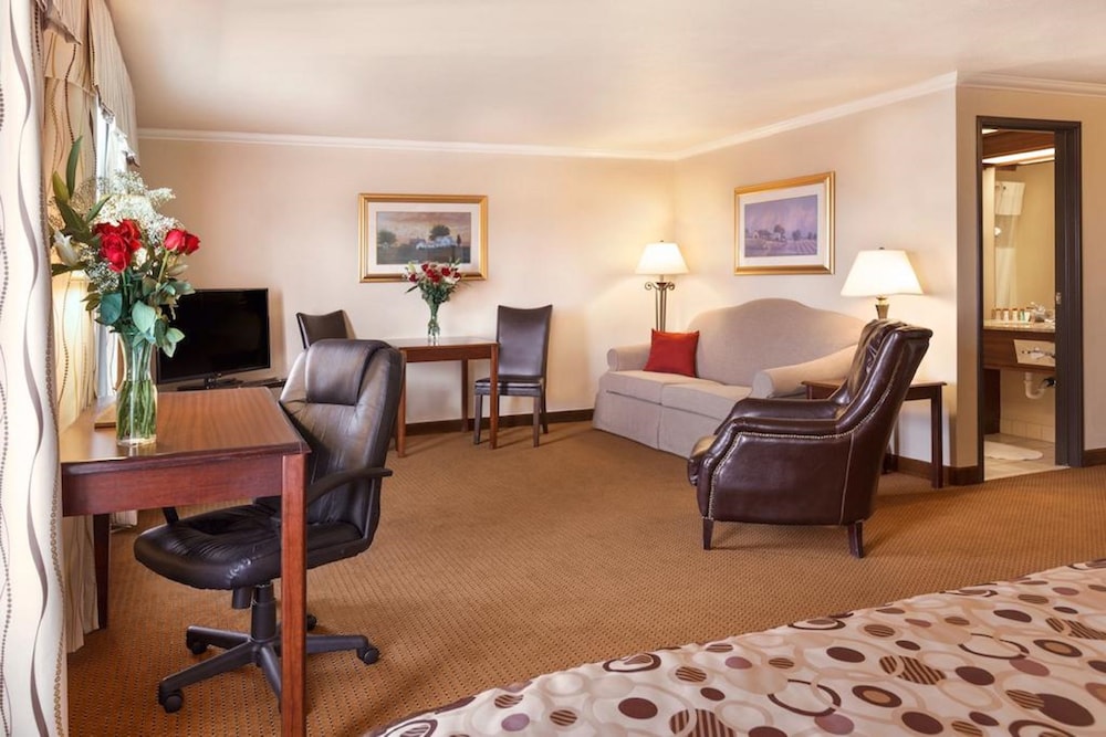 Ramada By Wyndham Moses Lake 33/54