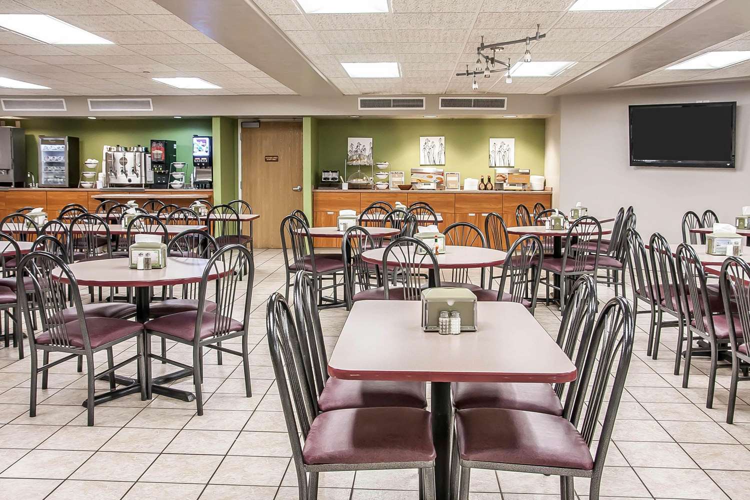 Sleep Inn and Suites Conference Center And Water Park 32/52