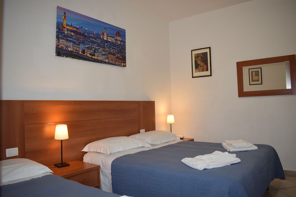 ROOM, QUADRUPLE