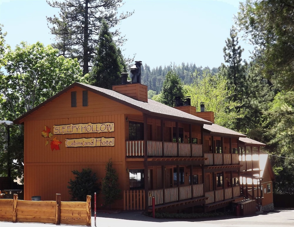 Sleepy Hollow Cabins and Hotel 2/50