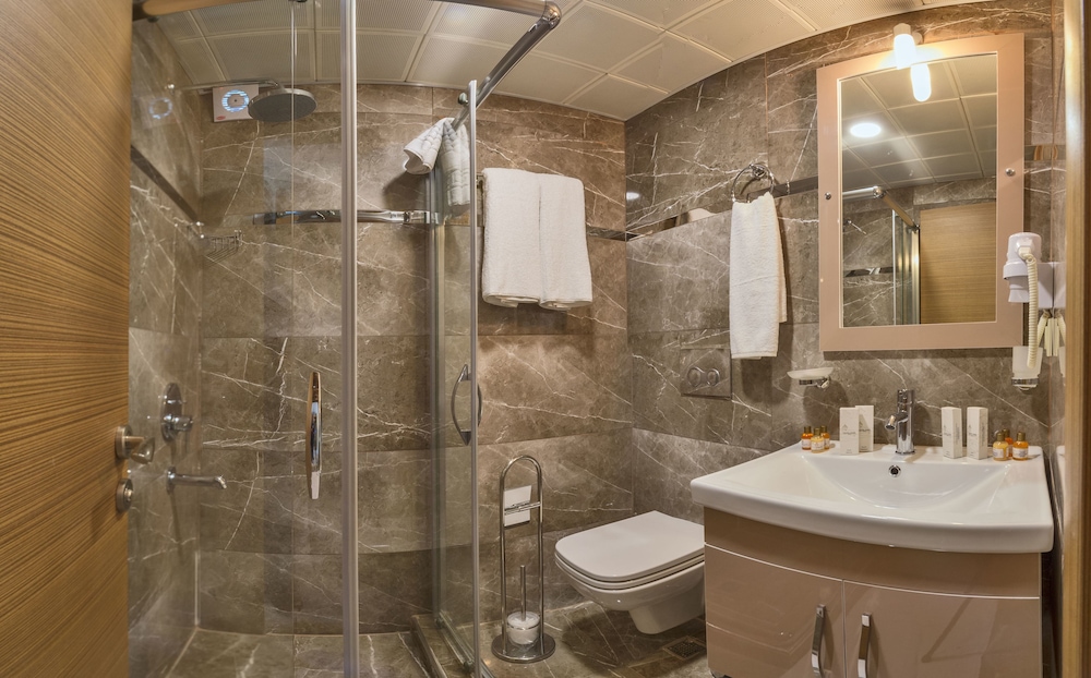 Grand Pamir Hotel 46/50