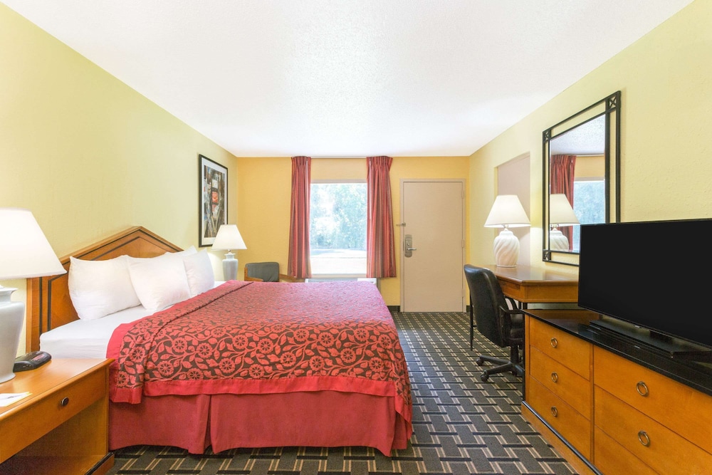 Days Inn By Wyndham Savannah Airport 8/19