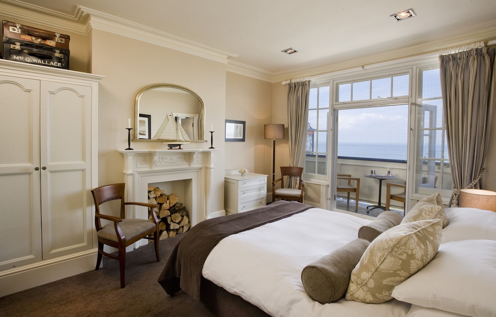Marine Hotel 11/50