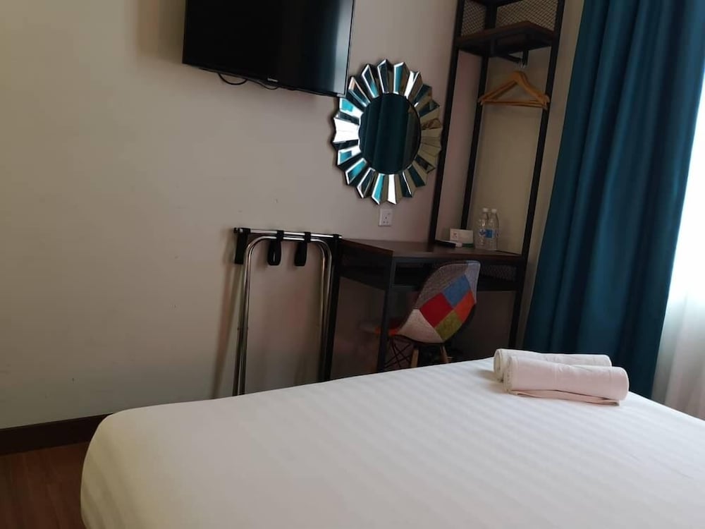 W Hotel Cemerlang 10/37