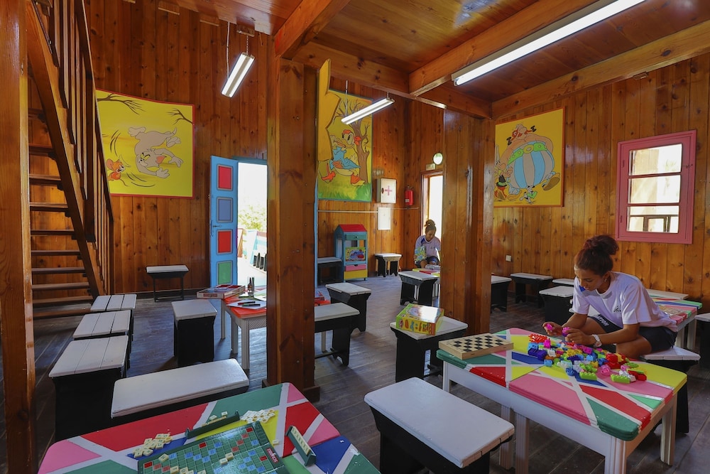 Hari Club Beach Resort 70/103