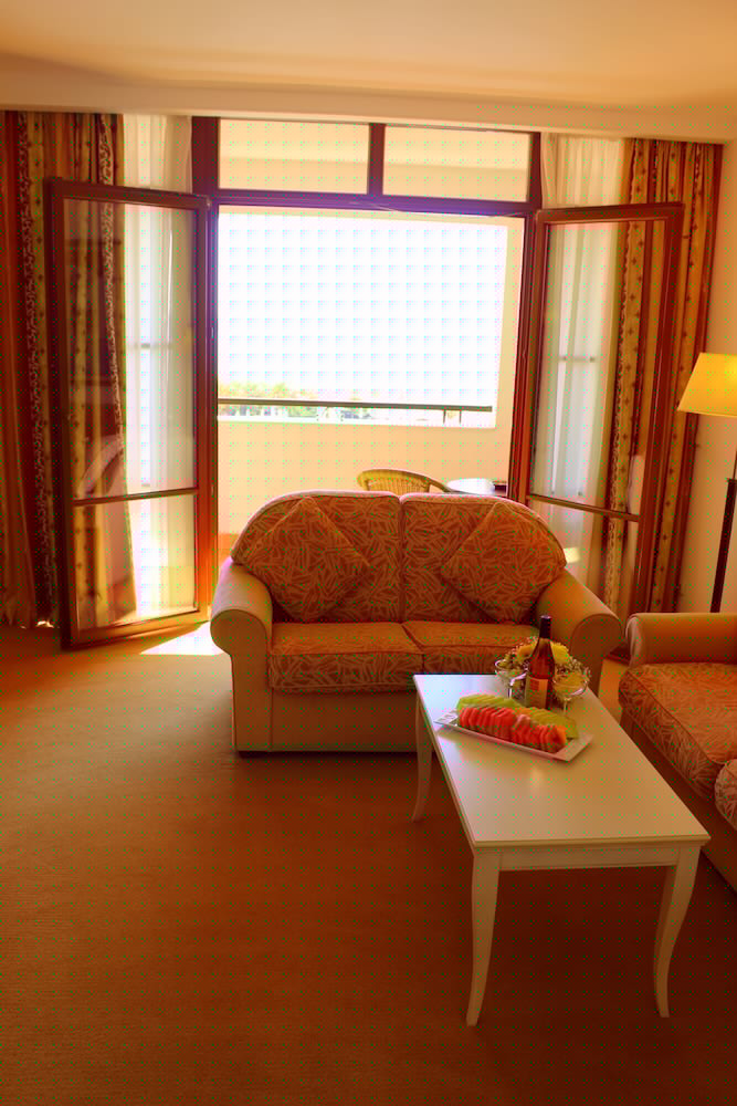 Hotel Helena Sands 37/50