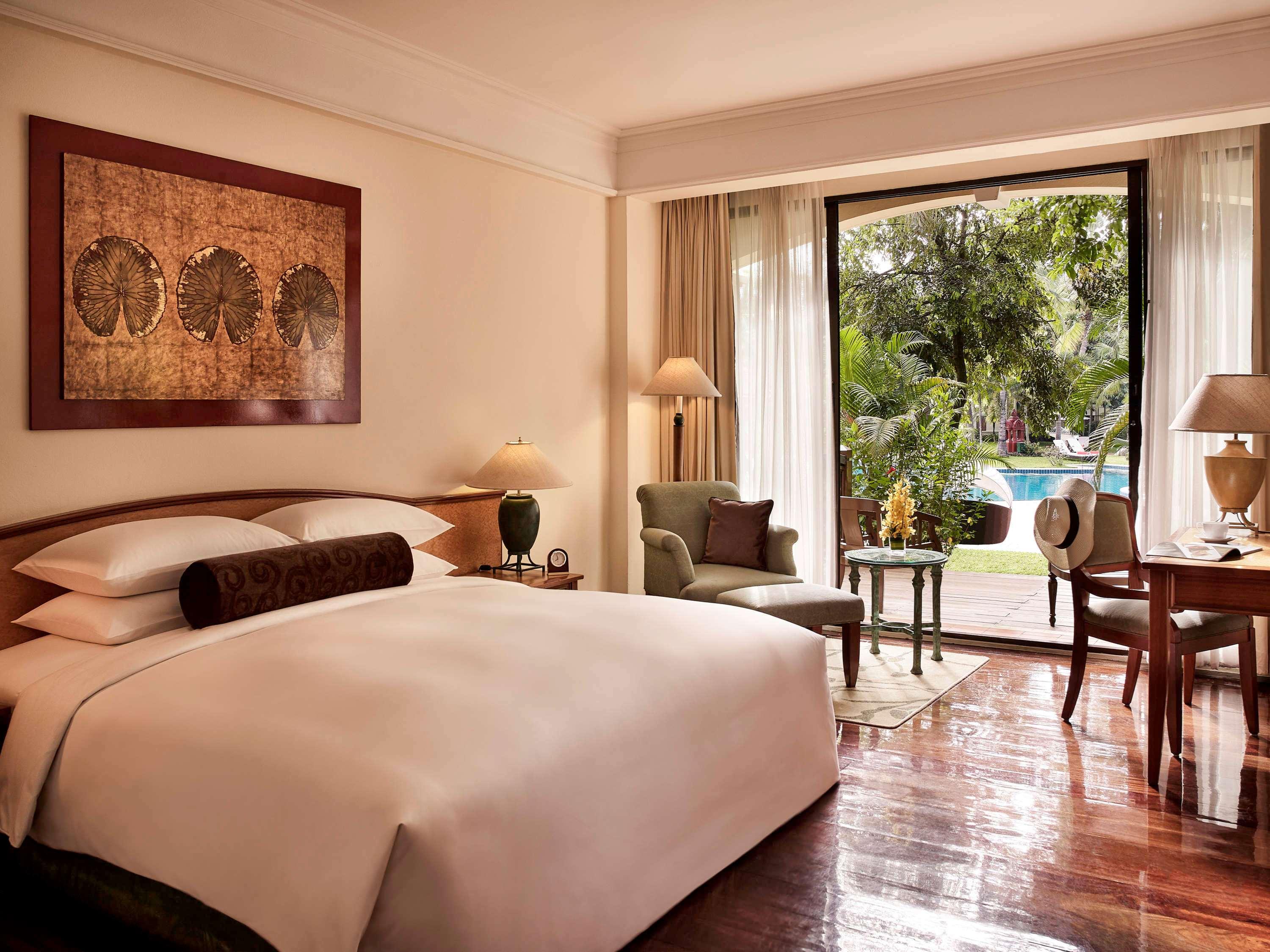 Club, Superior, King Bed