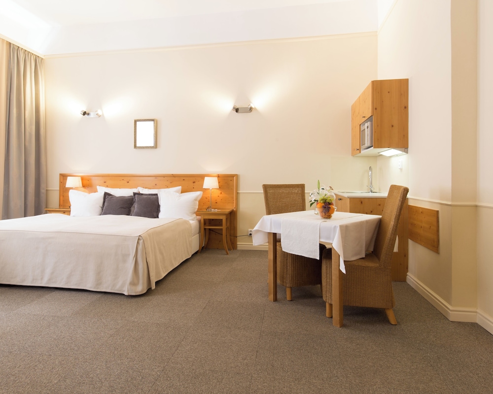 Unitas Hotel 10/55