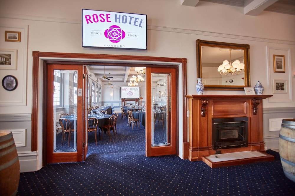 Rose Hotel 38/57