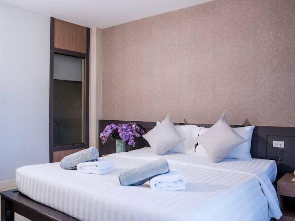 SUPERIOR, DOUBLE OR TWIN BED