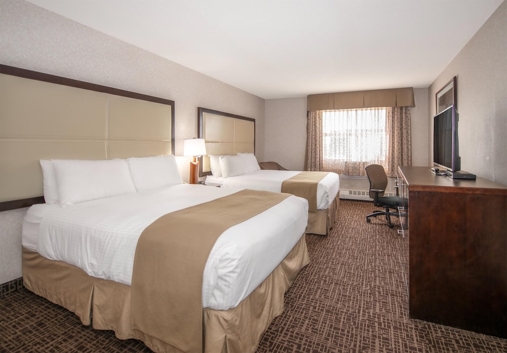 Coast Fort St John Hotel 24/64